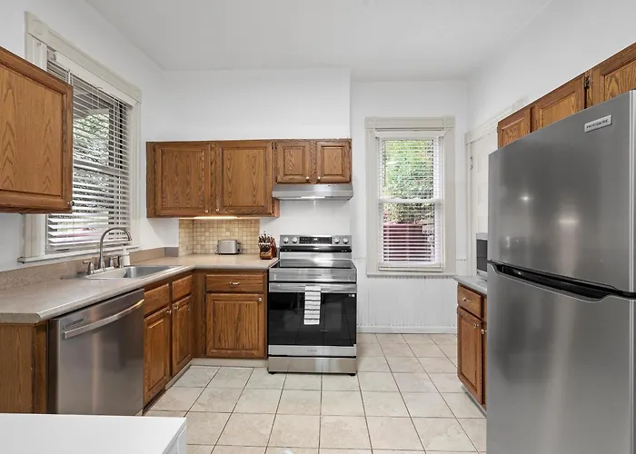Homestay Oakland, !c Bright And Stylish Private Bedroom With Shared Bathroom *