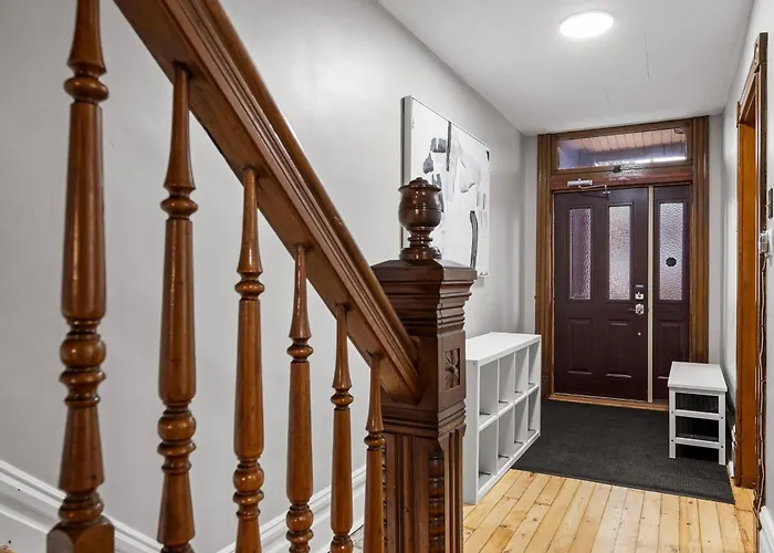 Oakland, !c Bright And Stylish Private Bedroom With Shared Bathroom