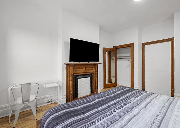Oakland, !c Bright And Stylish Private Bedroom With Shared Bathroom *