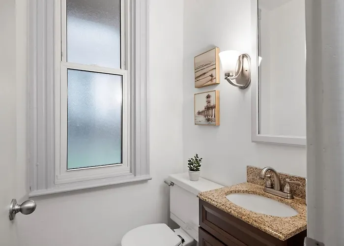 Oakland, !c Bright And Stylish Private Bedroom With Shared Bathroom Pittsburgh