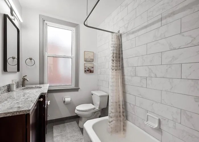 Oakland, !c Bright And Stylish Private Bedroom With Shared Bathroom *